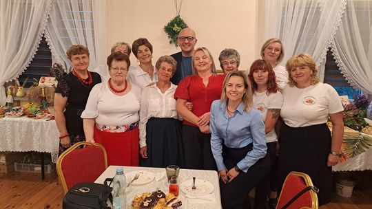 Zdjęcie przedstawia XII Festiwal "Smaki Jesieni", który odbył się 3 października 2025r. w Poperczynie