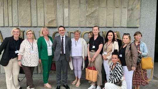 Zdjecie przedstawia uczestników Konferencji naukowej, która odbyła się w Bibliotece Narodowej w Warszawie 24 czerwca 2025r.