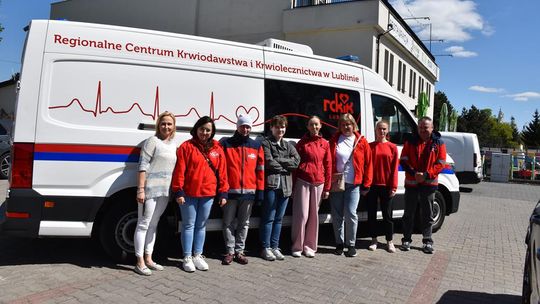 Zdjęcie przedstawia terenową akcję poboru krwi w Gminie Fajsławice, która odbyła się 27 kwietnia 2025r.