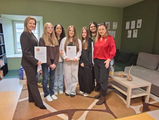 Zdjęcie przedstawia akcję charytatywną Gminnego Ośrodka Kultury i Szkolnego Klubu Wolontariusza w Fajsławicach dla Placówki Opiekuńczo-Wychowawczej "Na Zamku" w Krasnymstawie