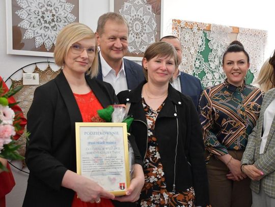 Zdjęcie przedstawia delegację Gminy Fajsławice podczas wystawy "Bibliotekarze z pasją", która odbyła się 23 kwietnia 2026r. w Powiatowej Bibliotece Publicznej w Krasnymstawie