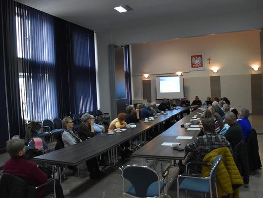 Zdjęcie przedstawia debatę społeczną o bezpieczeństwie, która odbyła się 27 listopada 2025r. w Urzędzie Gminy Fajsławice