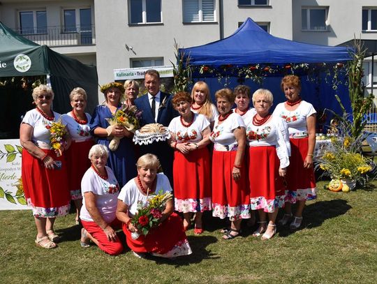 Zdjęcie przedstawia uczestników XI Wojewódzkiego Święta Ziół