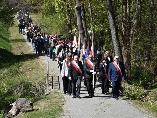 Zdjęcie przedstawia uczestników Gminnych obchodów Narodowego Święta Konstytucji 3 Maja, które odbyły się 2 maja 2026r. w Gminie Fajsławice