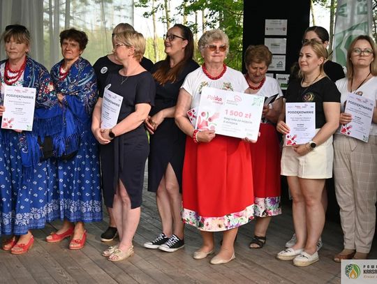 Zdjęcie przedstawia laureatów konkursu "Polska Smakuje", który odbył się podczas Festiwalu Mikołaja Reja 24 maja 2026r. w Siennicy Różanej