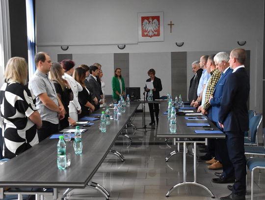 Zdjęcie przedstawia pierwsze posiedzenie sesji Rady Gminy Fajsławice  w kadencji 2024 - 2029, które odbyło się 6 maja 2024r. w sali obrad Urzędu Gminy Fajsławice
