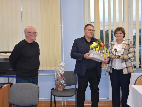 Zdjęcie przedstawia uroczystość Jubileuszu  40-lecia UKS "Żaczek" Fajsławice, która odbyła się 11 października 2025r. w Szkole Podstawowej im. Powstańców Styczniowych w Fajsławicach