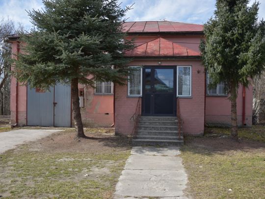 Zdjęcie przedstawia budynek remizy OSP w Suchodołach przed termomodernizacją