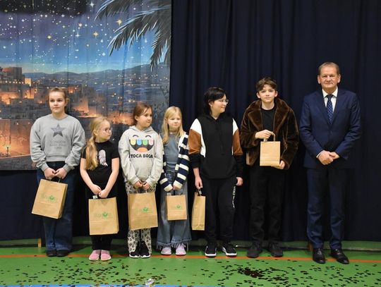 Zdjecie przedstawia rozstrzygnięcie konkursu plastycznego „Racjonalna gospodarka wodno-ściekowa”,  które odbyło się 18 grudnia 2025r. w Szkole Podstawowej w Fajsławicach