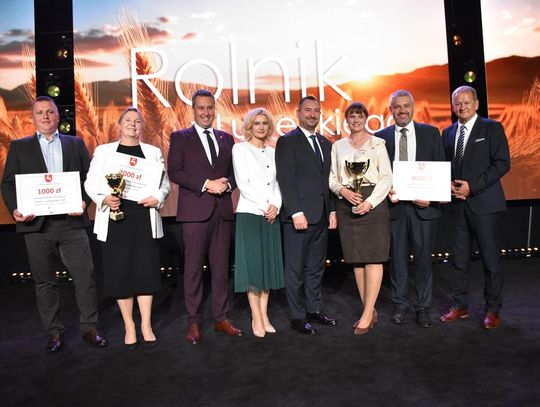 Zdjecie przedstawia nagrodzonych rolników z Gminy Fajsławice podczas Gali Konkursu "Rolnik z Lubelskiego" i "Ekolubelskie 2026", która odbyła się 28 października 2026r. w Lubelskim Centrum Konferencyjnym