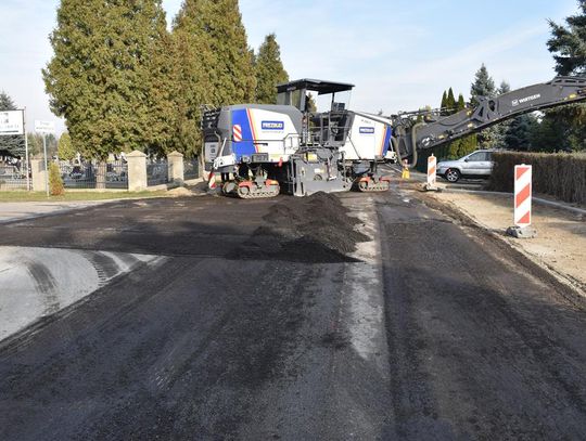 Zdjęcie przedstawia przebudowę drogi powiatowej nr 2121L w Fajsławicach