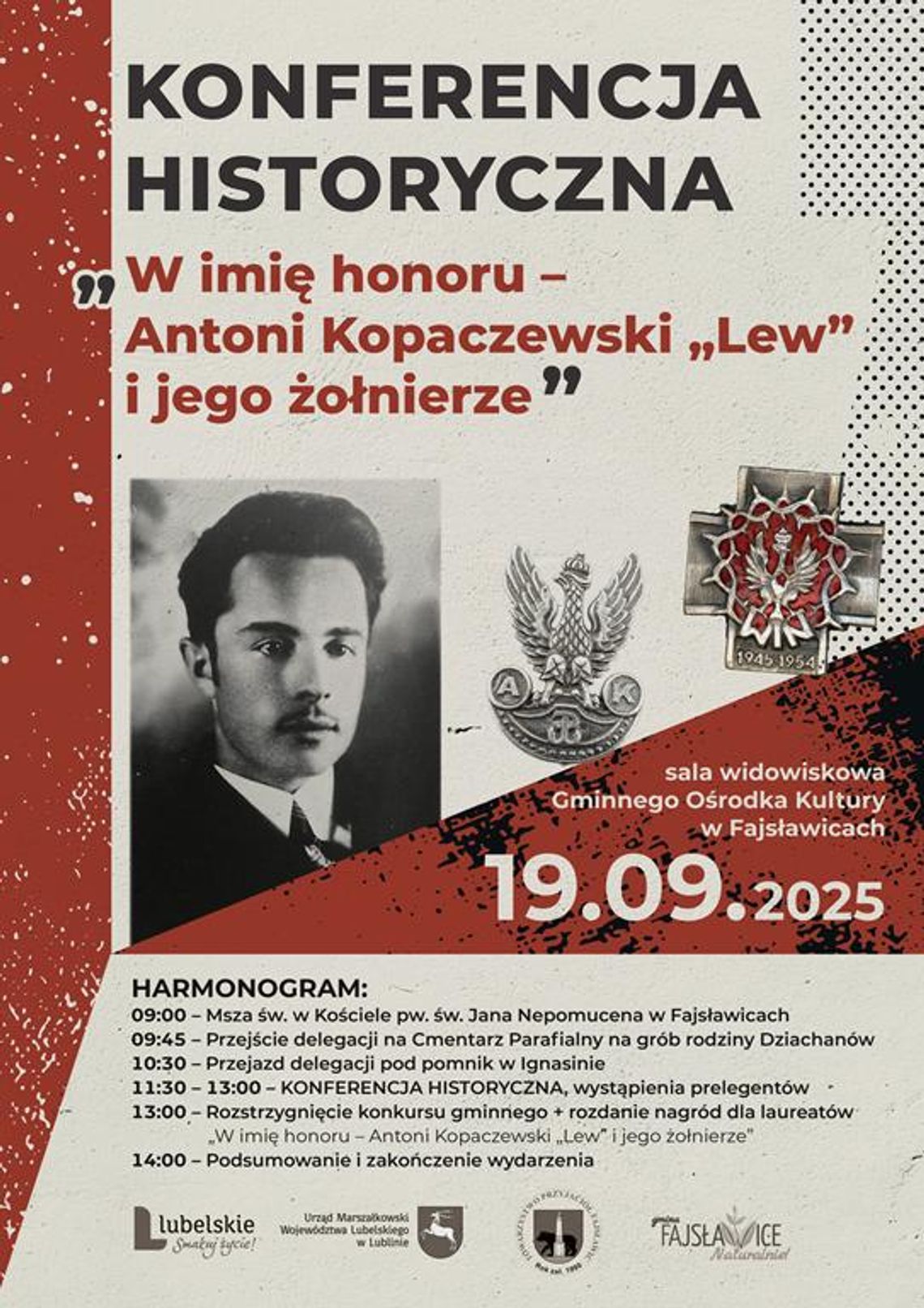 Plakat informuje o organizowanym wydarzeniu  pn. „W imię honoru – Antoni Kopaczewski „Lew” i jego żołnierze”, które odbędzie się 19 września 2025r.