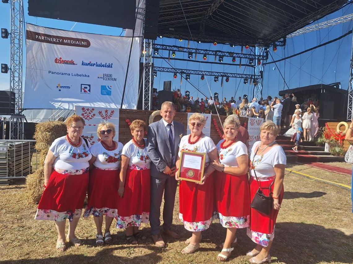 Zdjęcie przedstawia delegację Gminy Fajsławice podczas Dożynek Wojewódzkich, które odbyły się 8 września 2024r. w Radawcu