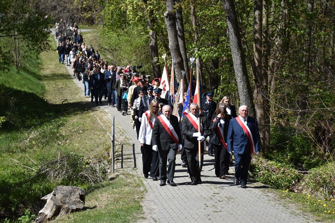 Zdjęcie przedstawia uczestników Gminnych obchodów Narodowego Święta Konstytucji 3 Maja, które odbyły się 2 maja 2026r. w Gminie Fajsławice