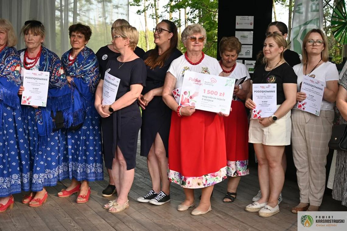 Zdjęcie przedstawia laureatów konkursu "Polska Smakuje", który odbył się podczas Festiwalu Mikołaja Reja 24 maja 2026r. w Siennicy Różanej