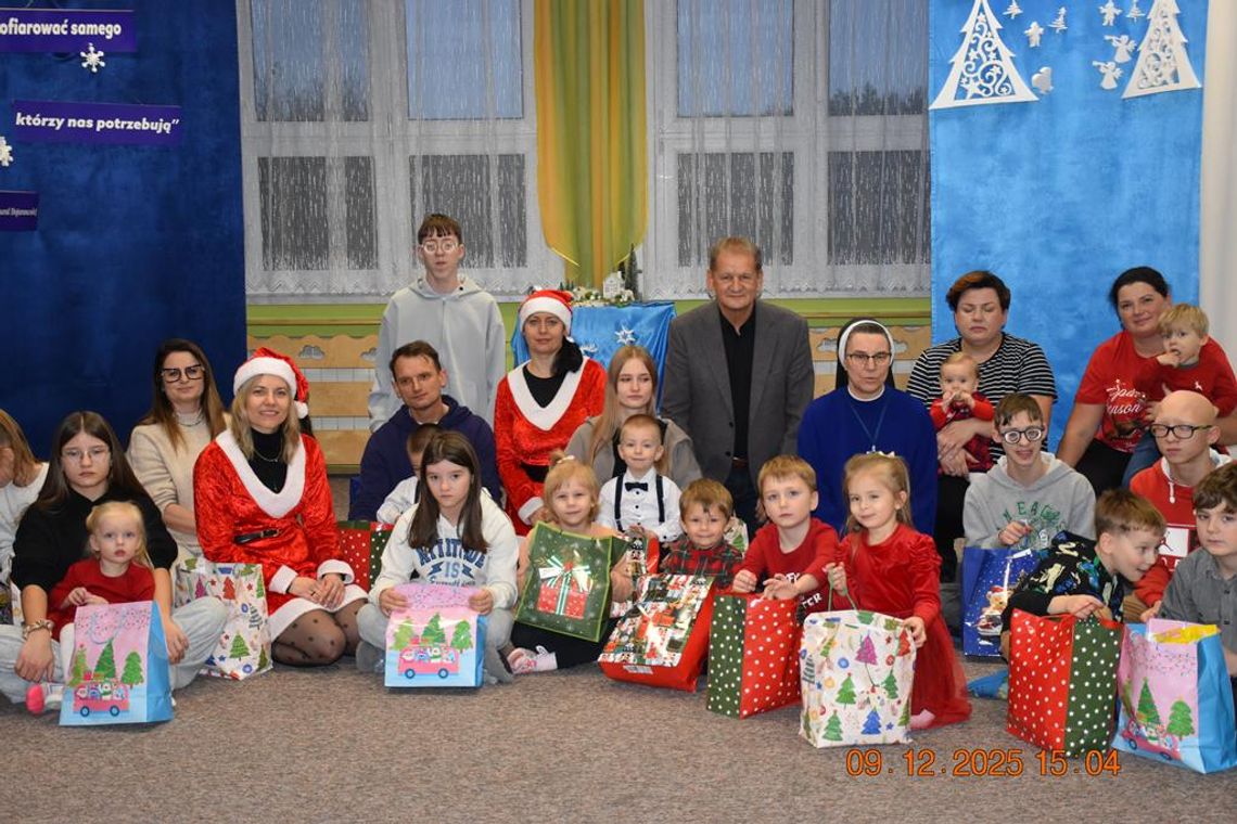 Mikołajki dla podopiecznych z Domu Dziecka w Tuligłowach Mikołajki dla podopiecznych z Domu Dziecka w Tuligłowach