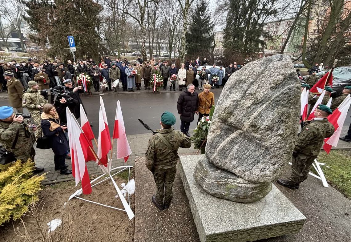 Zdjęcie przedstawia wojewódzkie obchody 162. rocznicy wybuchu Powstania Styczniowego, które odbyły się 22 stycznia 2025r., w Lublinie