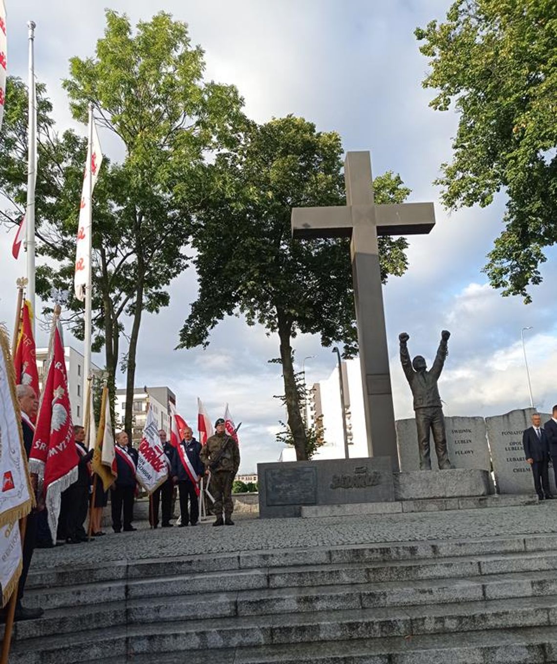 Zdjęcie przedstawia Pomnik Wdzięczności przy Drodze Męczenników Majdanka w Lublinie