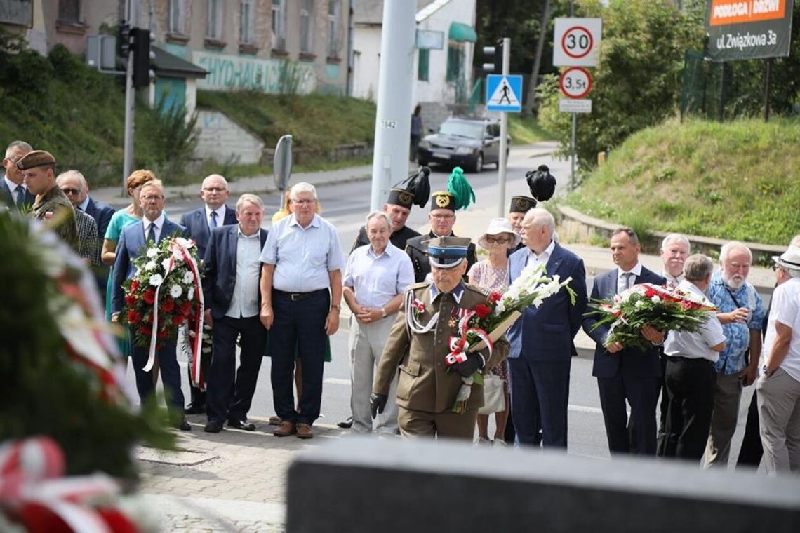 Zdjęcie przedstawia uczestników obchodów 44. rocznicy Lubelskiego Lipca 1980, które odbyły się 21 lipca 2024r