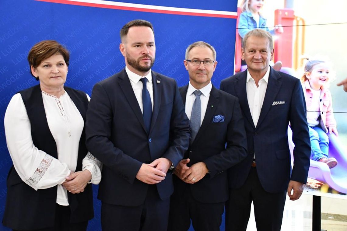 Podpisanie umowy na dofinansowanie aktywnego placu zabaw w Boniewie