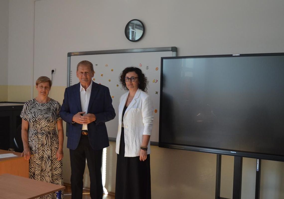 Uczniowie Szkole Podstawowej w Siedliskach Drugich z nowoczesnym laboratorium AI Uczniowie Szkole Podstawowej w Siedliskach Drugich z nowoczesnym laboratorium AI