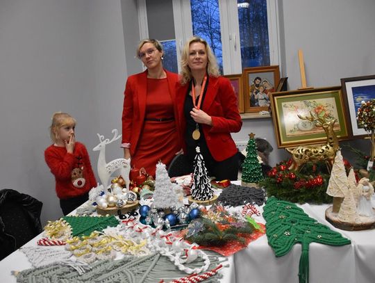 Kiermasz Świąteczny, 17 grudnia 2023r., sala widowiskowa Gminnego Ośrodka Kultury w Fajsławicach