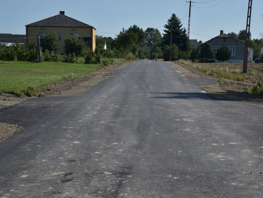 Nowo wybudowana droga na kolonii Fajsławice