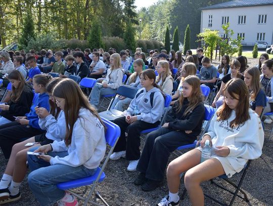 Narodowe Czytanie , 20 września 2024r., skwer przy Gminnym Ośrodku Kultury w Fajsławicach