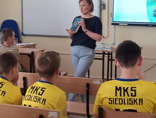 Spotkanie autorskie z Magdaleną Zarębską z uczniami klas 4-6 w Szkole Podstawowej w Siedliskach Drugich Spotkanie autorskie z Magdaleną Zarębską z uczniami klas 4-6 w Szkole Podstawowej w Siedliskach Drugich