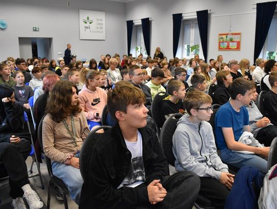 Narodowe Czytanie, 16 września 2025r., sala widowiskowa Gminnego Ośrodka Kultury w Fajsławicach Narodowe Czytanie, 16 września 2025r., sala widowiskowa Gminnego Ośrodka Kultury w Fajsławicach