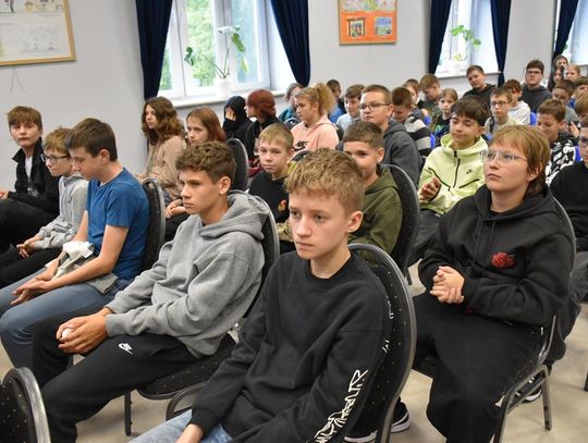 Narodowe Czytanie, 16 września 2025r., sala widowiskowa Gminnego Ośrodka Kultury w Fajsławicach Narodowe Czytanie, 16 września 2025r., sala widowiskowa Gminnego Ośrodka Kultury w Fajsławicach