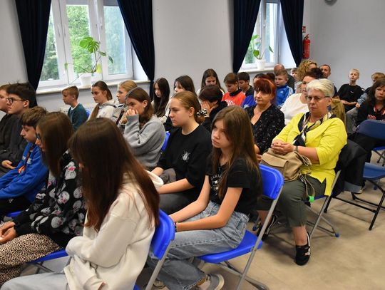 Narodowe Czytanie, 16 września 2025r., sala widowiskowa Gminnego Ośrodka Kultury w Fajsławicach Narodowe Czytanie, 16 września 2025r., sala widowiskowa Gminnego Ośrodka Kultury w Fajsławicach