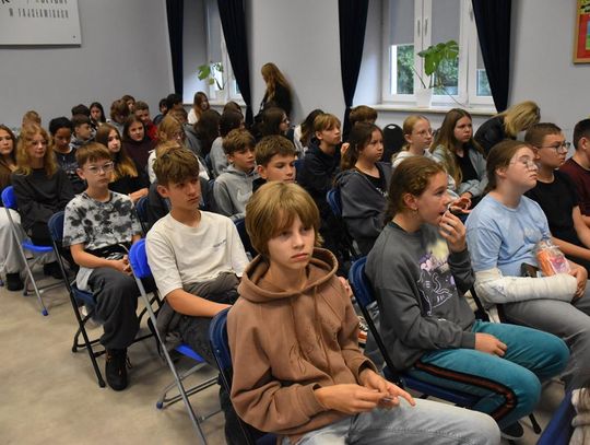 Narodowe Czytanie, 16 września 2025r., sala widowiskowa Gminnego Ośrodka Kultury w Fajsławicach Narodowe Czytanie, 16 września 2025r., sala widowiskowa Gminnego Ośrodka Kultury w Fajsławicach