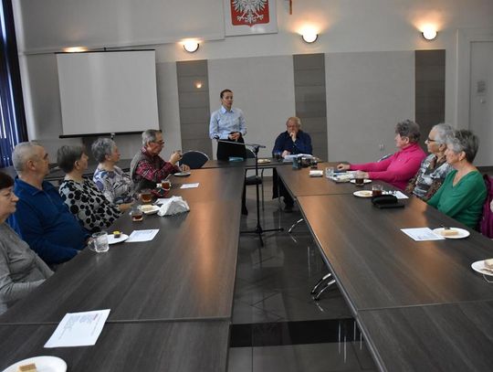 Spotkanie podsumowujące drugi rok działalności Klubu Seniora, 23 października 2025r. Spotkanie podsumowujące drugi rok działalności Klubu Seniora, 23 października 2025r.